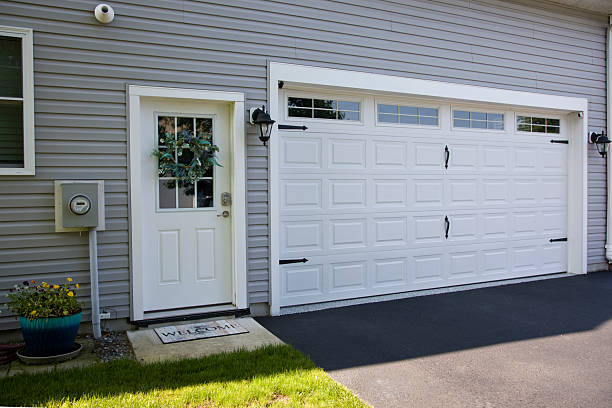 24/7 Emergency Garage Door Panel Replacement experts in Leoti, KS